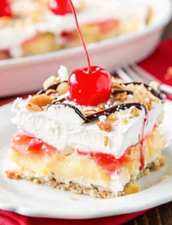 no-bake banana split cake